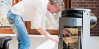 Faire installer son poêle à bois par professionnel les avantages