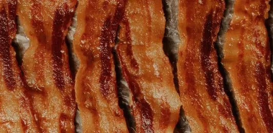 Peut-on manger du bacon cru ?