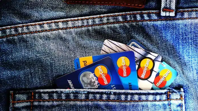 Les adolescents ont droit à leur compte bancaire